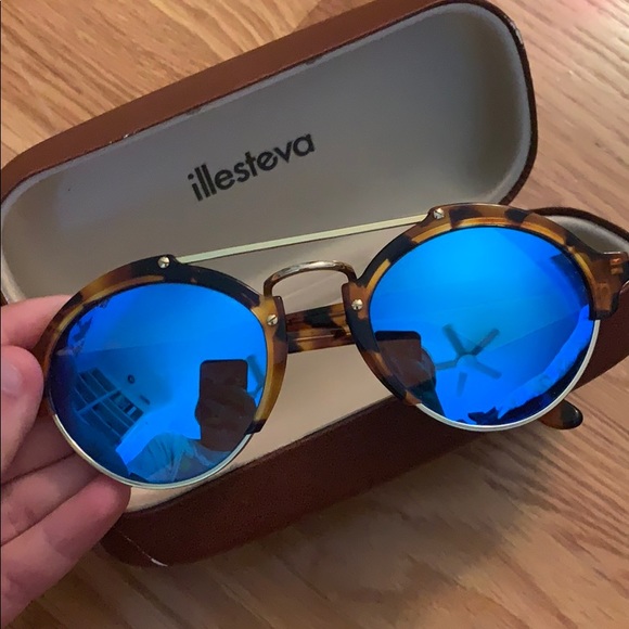 Illesteva Accessories - Illsteva sunnies
